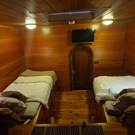 Cornelia Below Deck Alojamento de Acomodação e Pequeno-almoço 3*