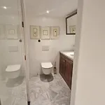 Cornelia Below Deck Panzió Amszterdam