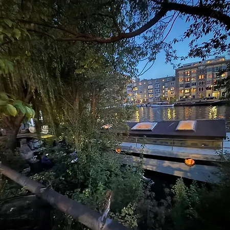 Cornelia Below Deck Bed & Breakfast Amsterdam