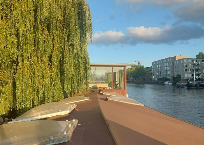 Cornelia Below Deck Bed & Breakfast 3*