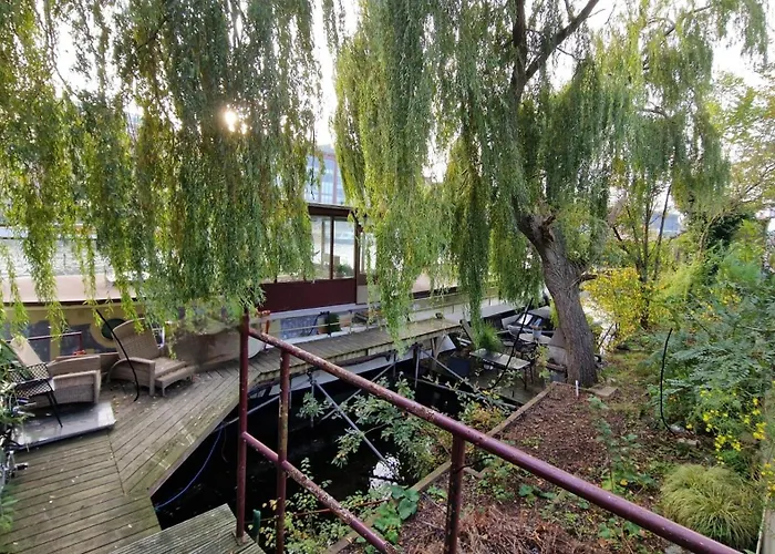 Cornelia Below Deck Bed and breakfast